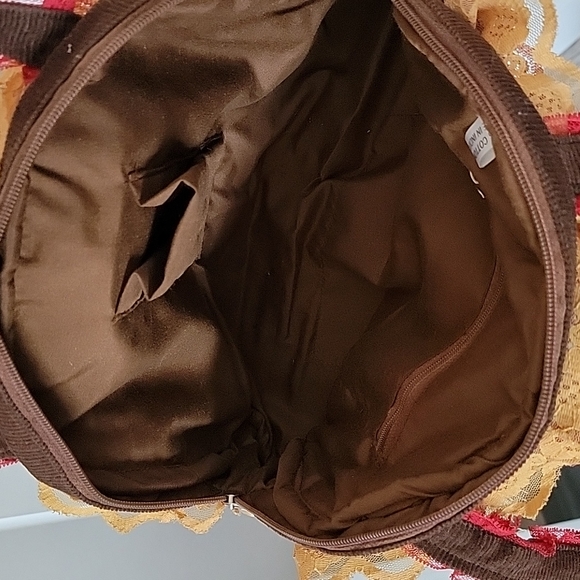 Unique Floral and Lace Handbag by Manzoni - Picture 4 of 4